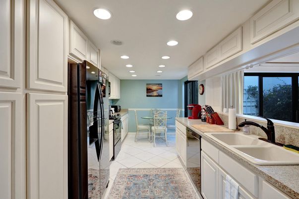 Dining room, Interior, Kitchen, Recessed Lighting