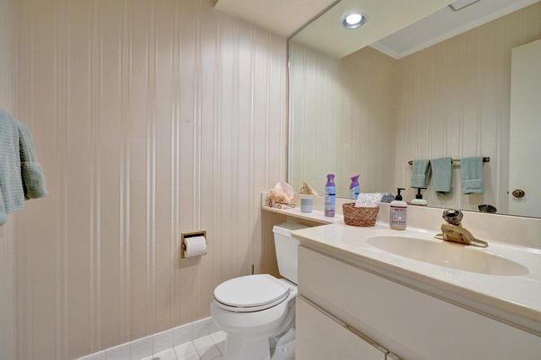 Bathroom, Interior, Recessed Lighting