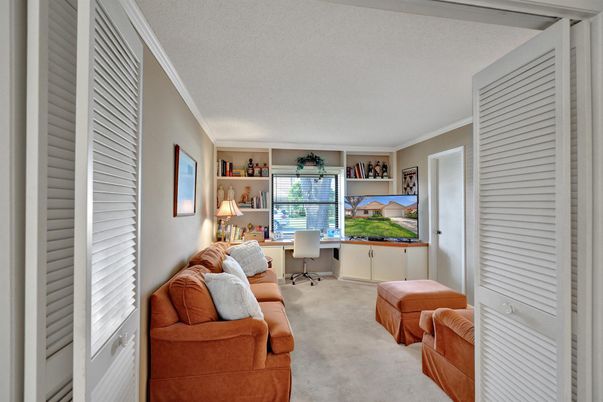 Home Office, Interior