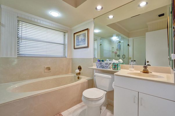 Bathroom, Interior, Recessed Lighting
