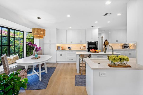 Chandelier, Dining room, Interior, Kitchen, Pendant Lights, Recessed Lighting, Wood Texture Flooring