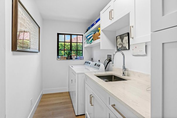 Interior, Washer, Wood Texture Flooring