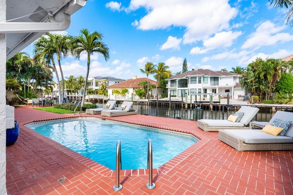 Exterior, Pool