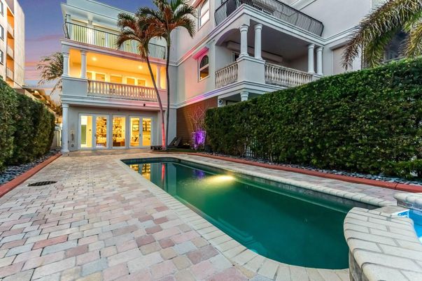 Exterior, Pool