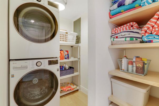 Interior, Utility Closets, Washer, Wood Texture Flooring