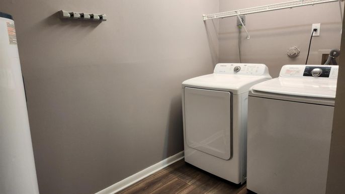 Interior, Washer, Wood Texture Flooring