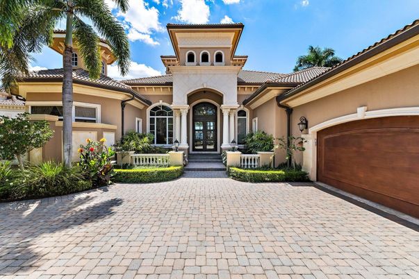 Attached, Exterior, Facade, Mediterranean