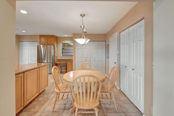 Dining room, Interior, Kitchen, Pendant Lights, Recessed Lighting, Stainless Steel Appliances