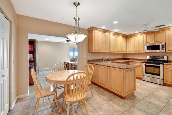 Dining room, Interior, Kitchen, Pendant Lights, Recessed Lighting, Stainless Steel Appliances