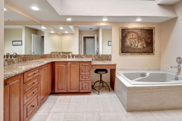 Bathroom, Dual Sink Vanities, Interior, Recessed Lighting