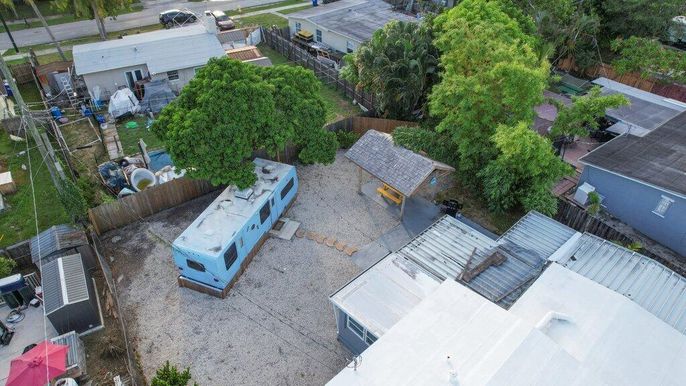 Exterior, Drone