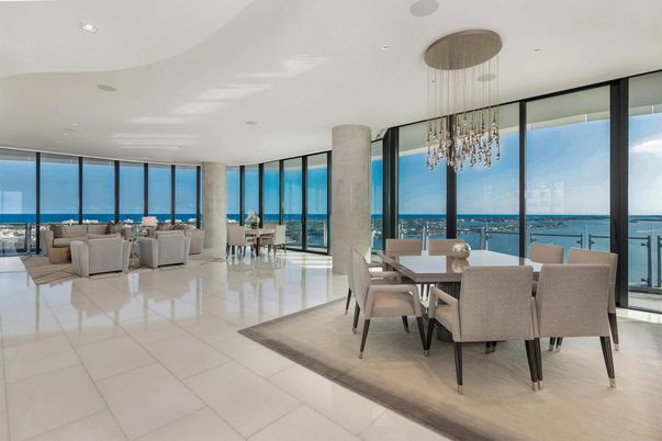 Dining room, Interior, Living room, Pendant Lights, Recessed Lighting, Water