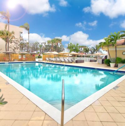 Exterior, Pool