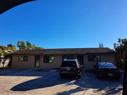 Exterior, Facade, Ranch