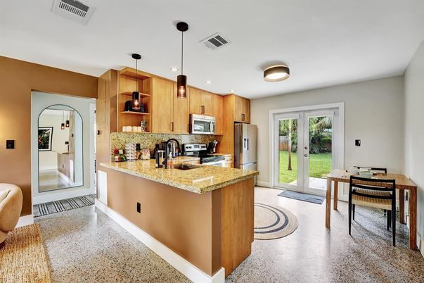 Dining room, Interior, Kitchen, Pendant Lights, Recessed Lighting, Stainless Steel Appliances