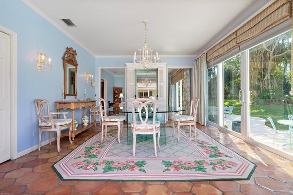 Chandelier, Dining room, Interior