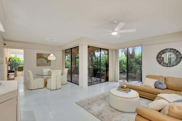 Dining room, Interior, Living room, Pendant Lights