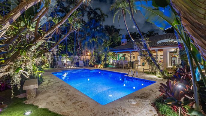 Exterior, Pool