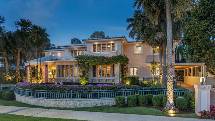 Backyard, Exterior, Facade, Mediterranean