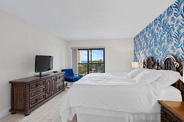 Bedroom, Interior, Water