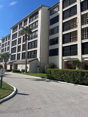 Exterior, Facade, Condo Building
