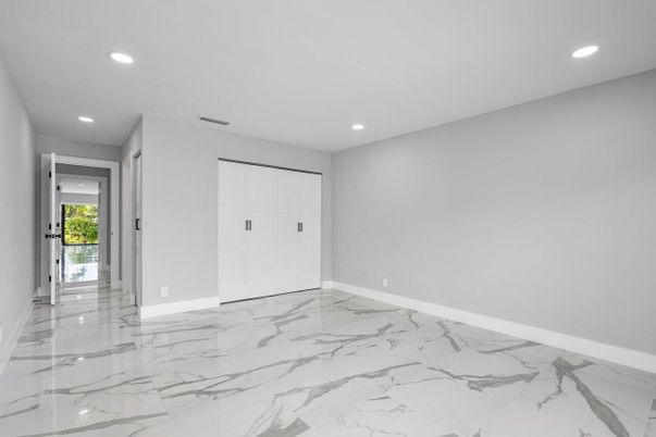 Empty room, Interior, Marble, Recessed Lighting