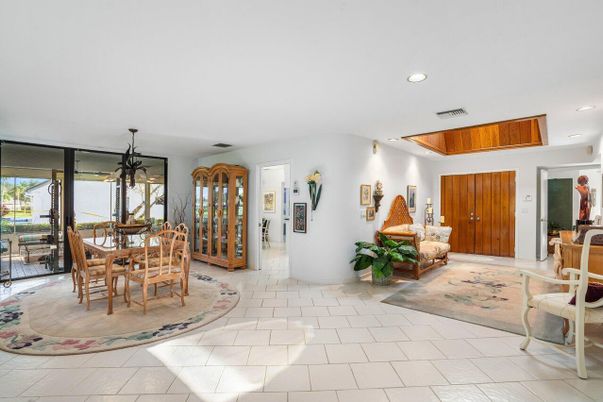 Dining room, Interior, Recessed Lighting
