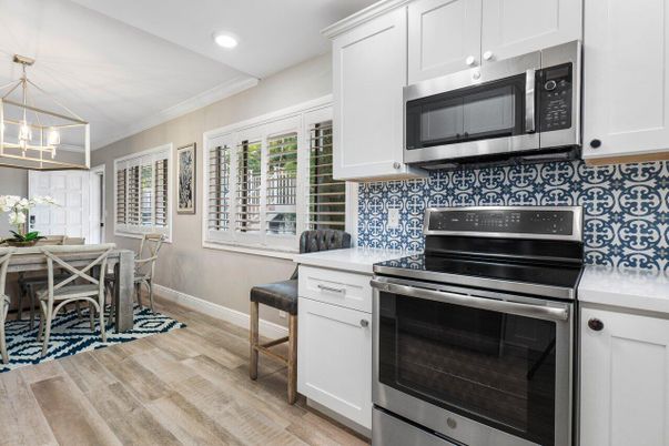 Dining room, Interior, Kitchen, Pendant Lights, Recessed Lighting, Stainless Steel Appliances, Wood Texture Flooring