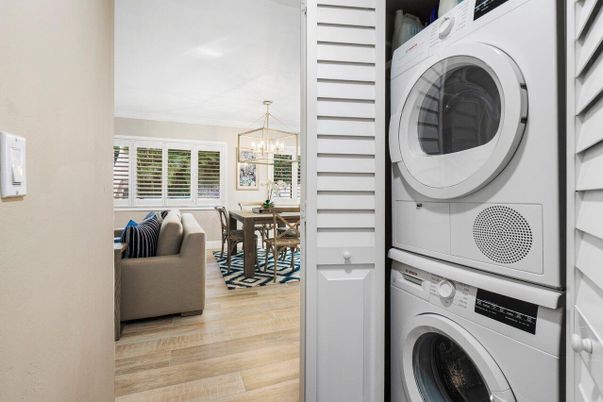 Chandelier, Dining room, Interior, Pendant Lights, Utility Closets, Washer, Wood Texture Flooring