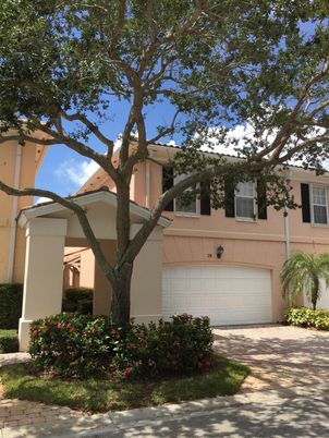 Attached, Exterior, Facade, Mediterranean