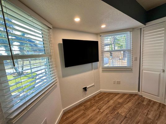 Interior, Recessed Lighting, Wood Texture Flooring