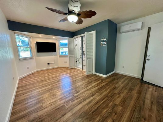 Empty room, Interior, Recessed Lighting, Wood Texture Flooring