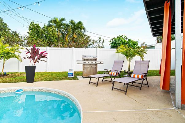 Exterior, Pool