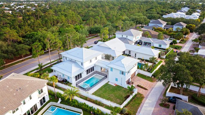 Exterior, Drone