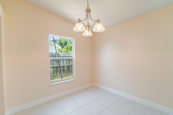 Empty room, Interior, Pendant Lights