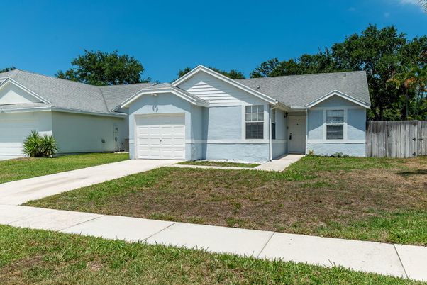 Attached, Exterior, Facade, Ranch