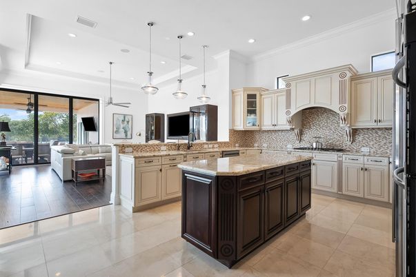 Interior, Kitchen, Living room, Pendant Lights, Recessed Lighting, Stainless Steel Appliances