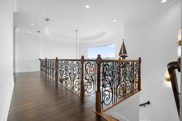 Interior, Recessed Lighting, Wood Texture Flooring
