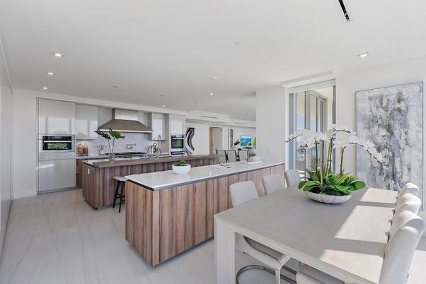 Dining room, Interior, Kitchen, Recessed Lighting, Stainless Steel Appliances