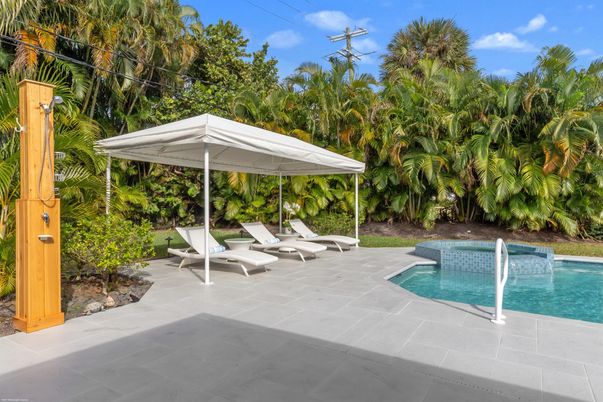 Exterior, Pool
