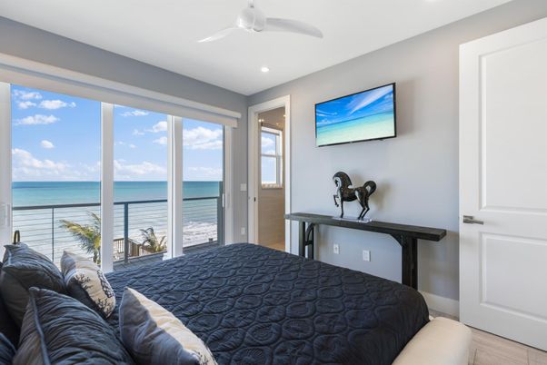 Bedroom, Interior, Recessed Lighting, Water