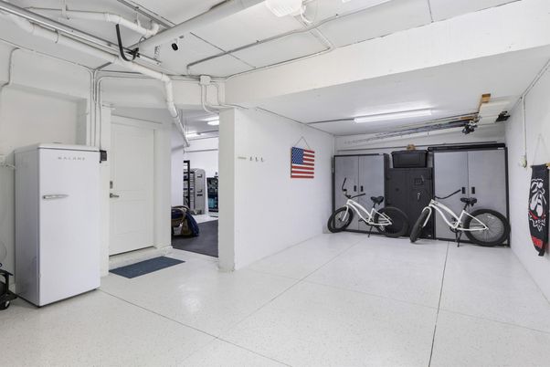 Garage, Interior