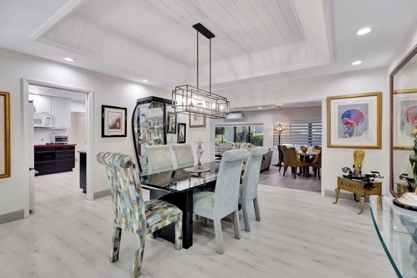 Chandelier, Dining room, Interior, Kitchen, Pendant Lights, Recessed Lighting, Wood Texture Flooring