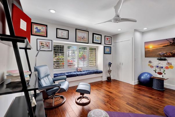 Fitness Equipment, Interior, Recessed Lighting, Wood Texture Flooring