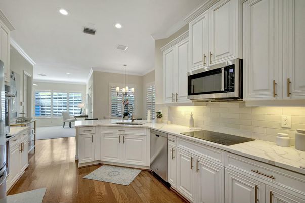 Chandelier, Dining room, Interior, Kitchen, Pendant Lights, Recessed Lighting, Wood Texture Flooring