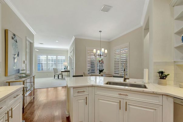 Chandelier, Dining room, Interior, Kitchen, Pendant Lights, Recessed Lighting, Wood Texture Flooring