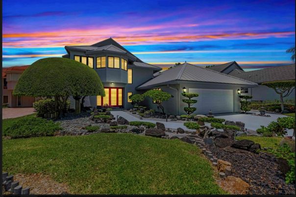 Attached, Backyard, Exterior, Facade, American Craftsman