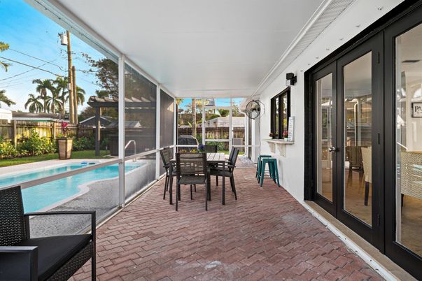Interior, Pool, Sun Room