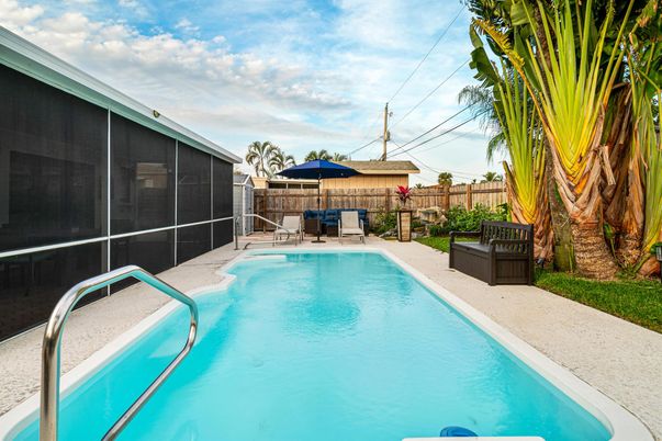 Exterior, Pool
