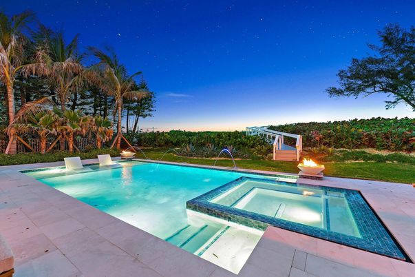 Exterior, Playground, Pool